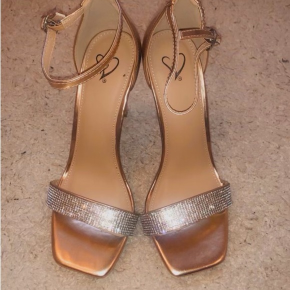 Size 7 high end rose gold stilettos worn once, bought from Puerto Rico. OBO - Picture 2 of 3